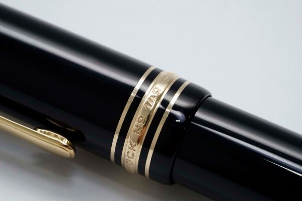Montblanc-Meisterstuck-149-Classic-Black-Resin-3.jpg