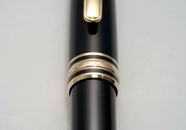 Montblanc-Meisterstuck-164-Classic-Black-Resin-Ballpoint-3.jpg