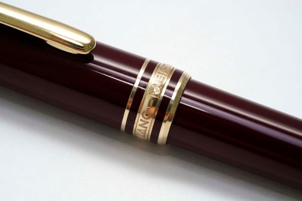 Montblanc-Meisterstuck-164R-Bordeaux-3.jpg
