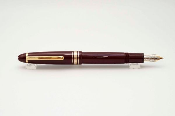 Montblanc-Meisterstuck-Le-Grand-147-Traveller-Bordeaux-8.jpg