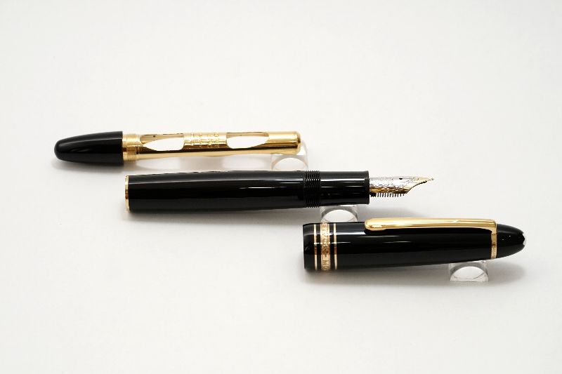 Montblanc-Meisterstuck-Legrand-147-Traveller-10.jpg