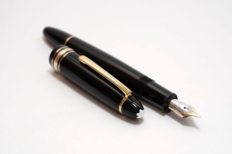 Montblanc-Meisterstuck-Legrand-147-Traveller-3.jpg