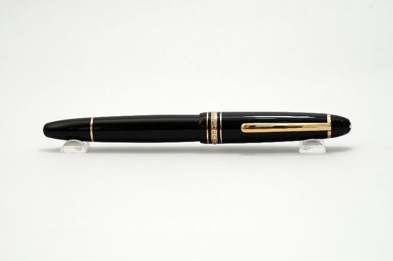Montblanc-Meisterstuck-Legrand-147-Traveller-6.jpg