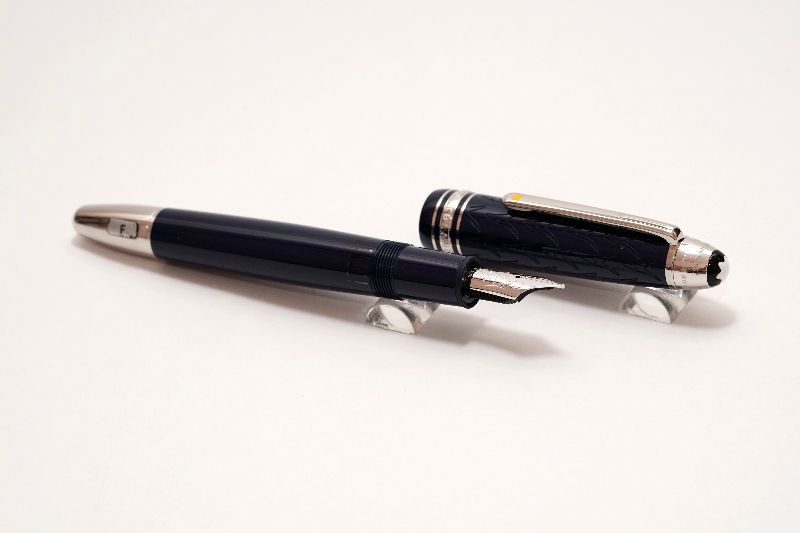 Montblanc-Meisterstück-LePetitPrince-LeGrand-h.jpg