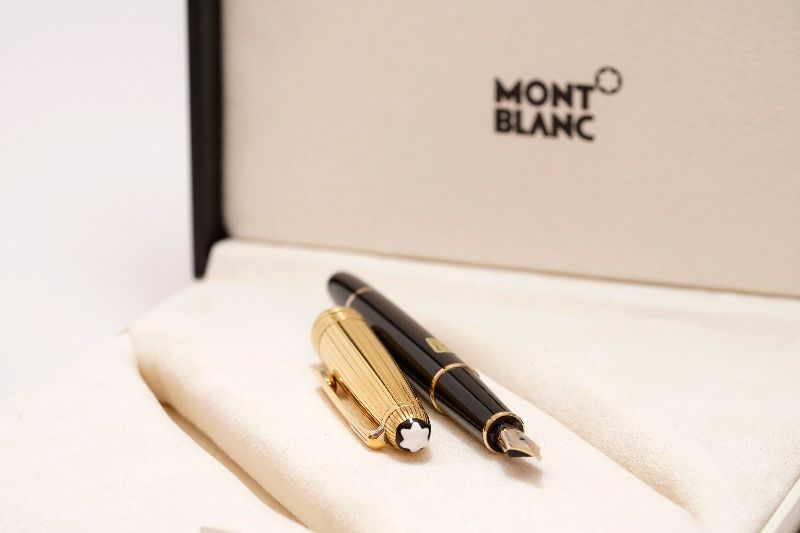 Montblanc-Meisterstuck-Solitaire-144DG-Doue-Gold-Classique-2.jpg