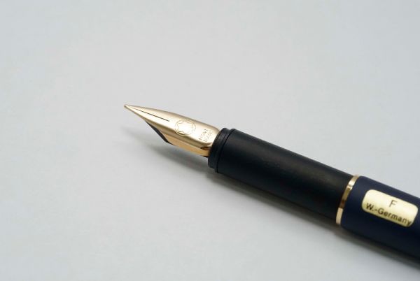 Montblanc-Noblesse-Slimline-Royal-Blue-6.jpg