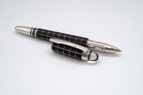 Montblanc-StarWalker-Metal-Rubber-Fineliner-Rollerball-Pen-4.jpg