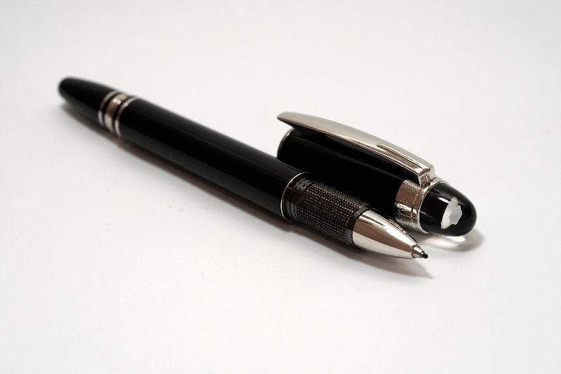Montblanc-Starwalker-Platinum-Black-Resin-2.jpg