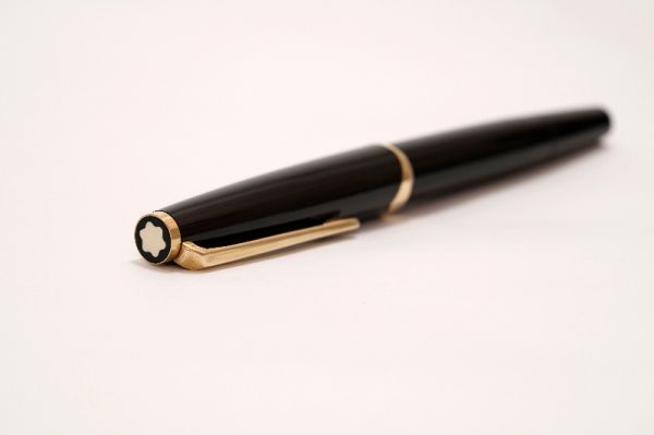 Montblanc-Vintage-121-Black-Resin-8.jpg