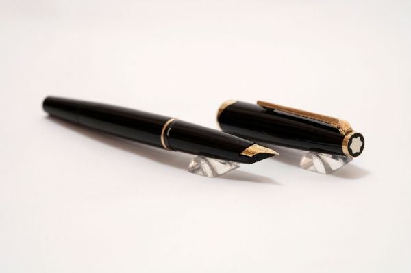 Montblanc-Vintage-121-Black-Resin-9.jpg