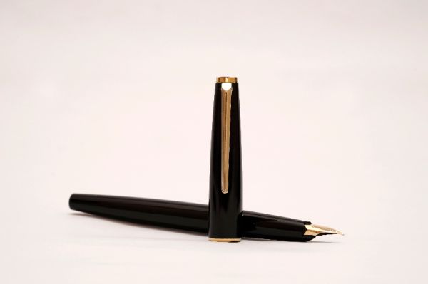Montblanc-Vintage-Black-Resin-3.jpg