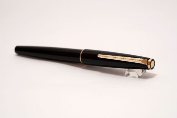 Montblanc-Vintage-Black-Resin-7.jpg