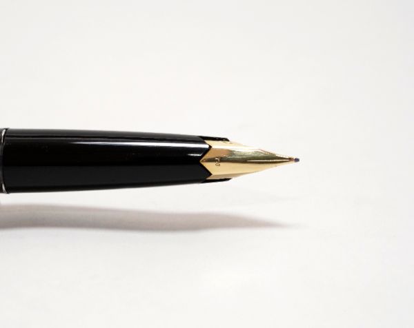 Montblanc_124_Black_&_Gold_Plated_Cap_Piston_Filler_4.jpg