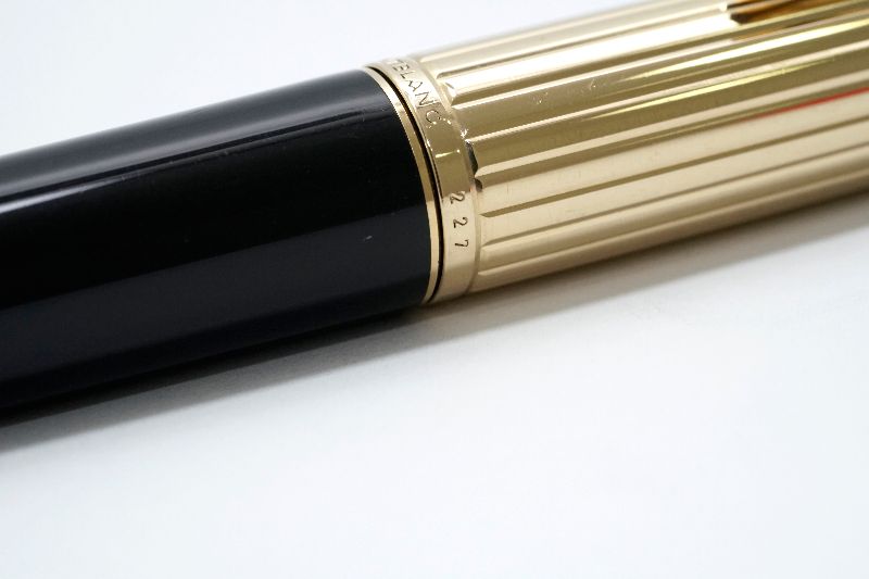 Montblanc_227_Vintage_Black_Gold_10.jpg