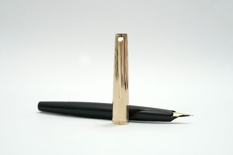 Montblanc_227_Vintage_Black_Gold_2.jpg