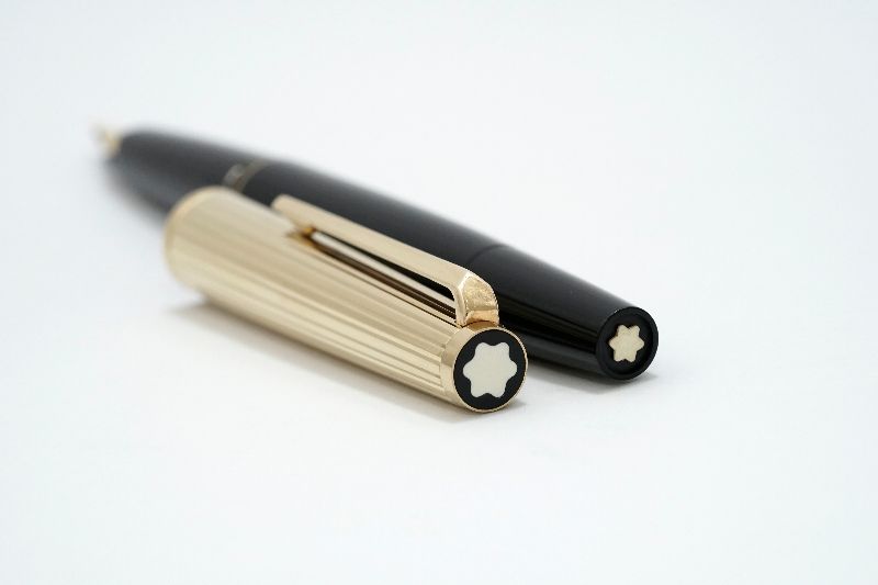 Montblanc_227_Vintage_Black_Gold_3.jpg