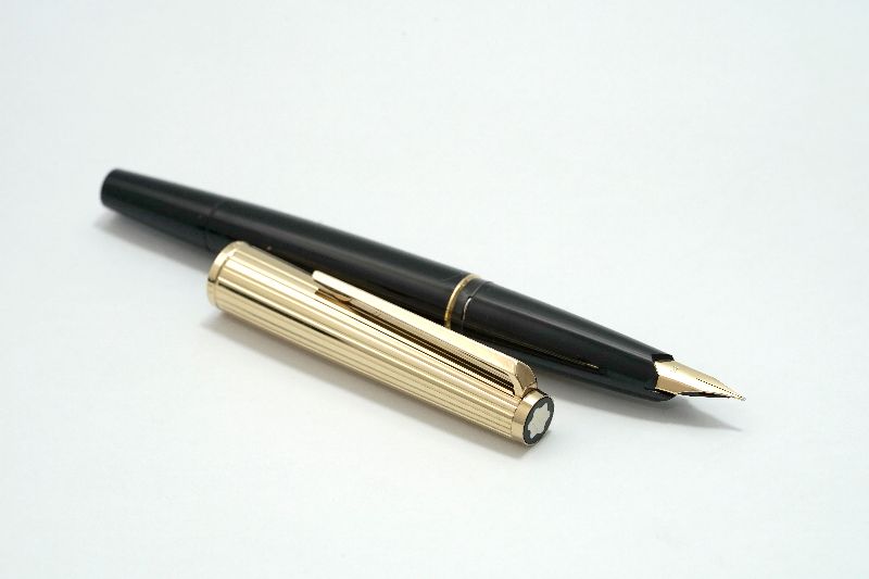 Montblanc_227_Vintage_Black_Gold_4.jpg