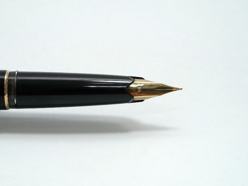Montblanc_227_Vintage_Black_Gold_5.jpg