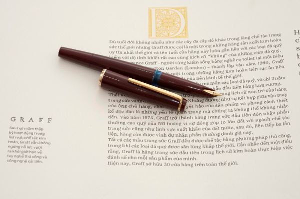 Montblanc_32_Burgundy_Piston_Filler_1.jpg