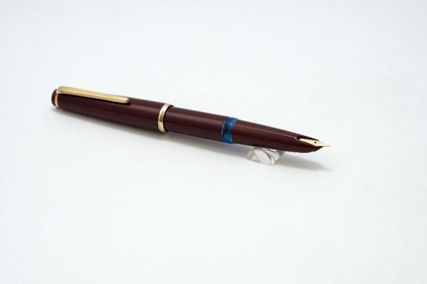 Montblanc_32_Burgundy_Piston_Filler_10.jpg