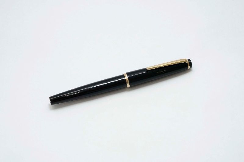 Montblanc_32_Butterfly_Piston_Filler_7.jpg