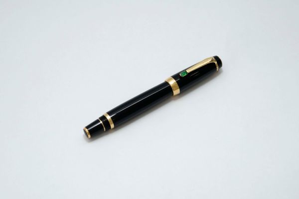 Montblanc_Boheme_Gold_Black_Resin_Smoky_Quartz_Gémtone_6.jpg