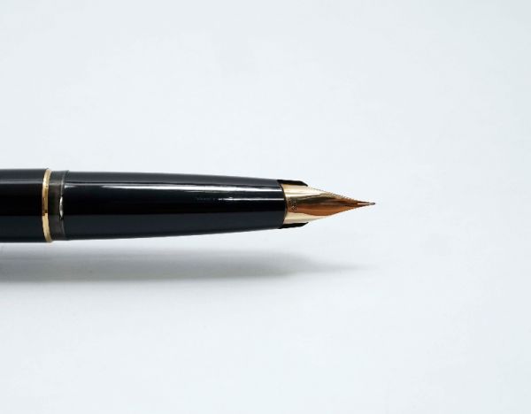 Montblanc_Classic_Black_Resin_3.jpg