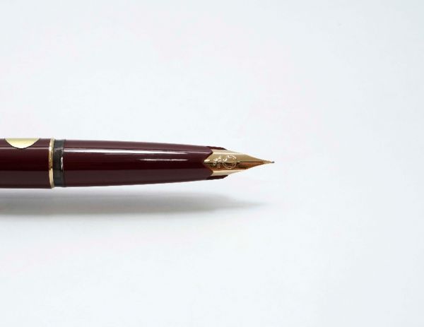 Montblanc_Classic_Burgundy_6.jpg