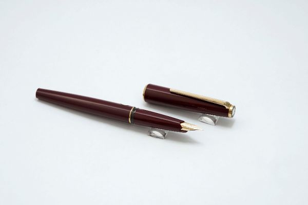 Montblanc_Classic_Burgundy_8.jpg