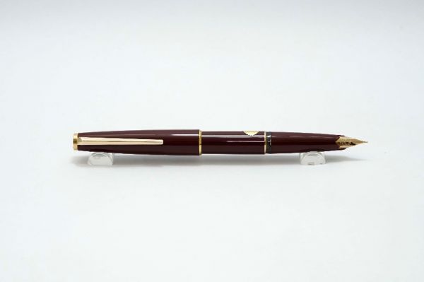 Montblanc_Classic_Burgundy_9.jpg