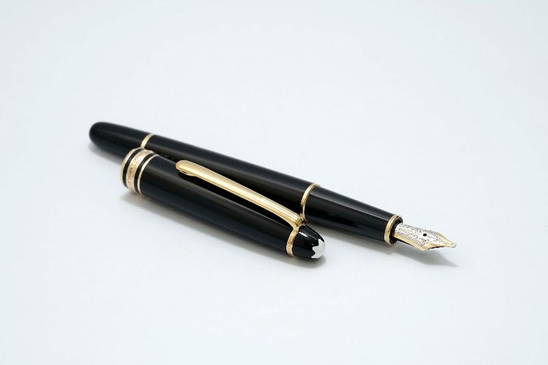Montblanc_Meisterstuck_144_Classic_Black_Resin_14K_3.jpg