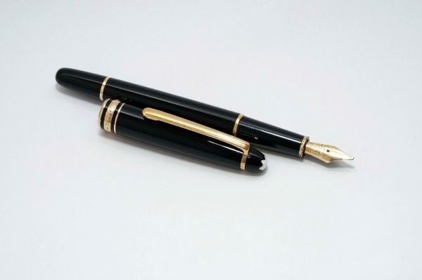 Montblanc_Meisterstuck_144_Classic_Black_Resin_2.jpg
