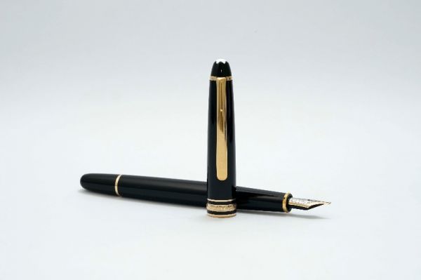 Montblanc_Meisterstuck_144_Classic_Black_Resin_2.jpg