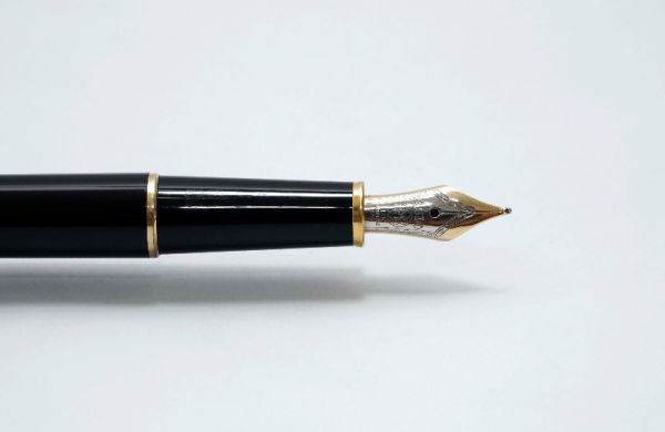 Montblanc_Meisterstuck_144_Classic_Black_Resin_4.jpg