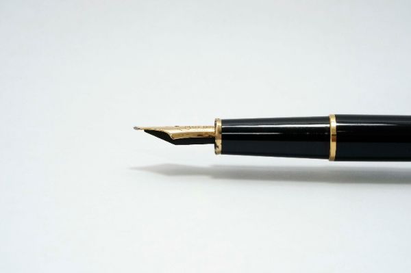 Montblanc_Meisterstuck_144_Classic_Black_Resin_5.jpg