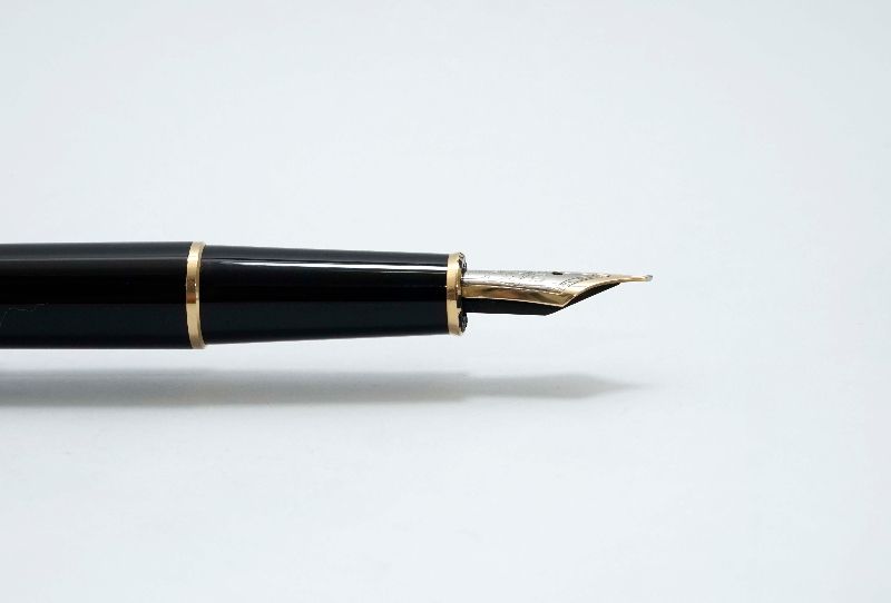 Montblanc_Meisterstuck_144_Classic_Black_Resin_6.jpg