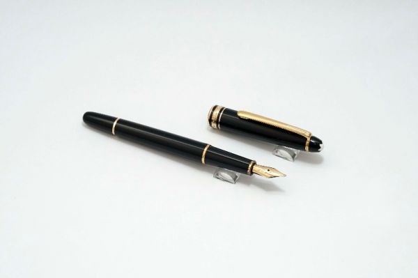 Montblanc_Meisterstuck_144_Classic_Black_Resin_6.jpg