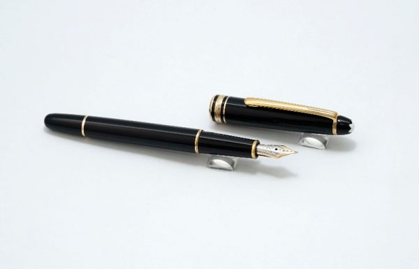 Montblanc_Meisterstuck_144_Classic_Black_Resin_6.jpg