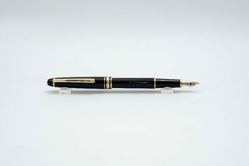 Montblanc_Meisterstuck_144_Classic_Black_Resin_8.jpg