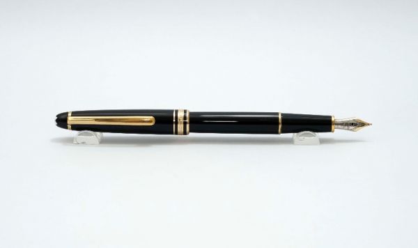 Montblanc_Meisterstuck_144_Classic_Black_Resin_8.jpg