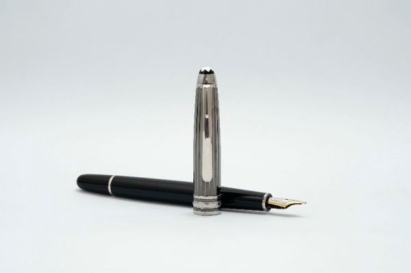 Montblanc_Meisterstuck_144_Solitaire_Doue_Black_White_2.jpg