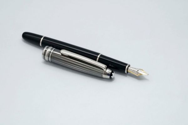 Montblanc_Meisterstuck_144_Solitaire_Doue_Black_White_3.jpg