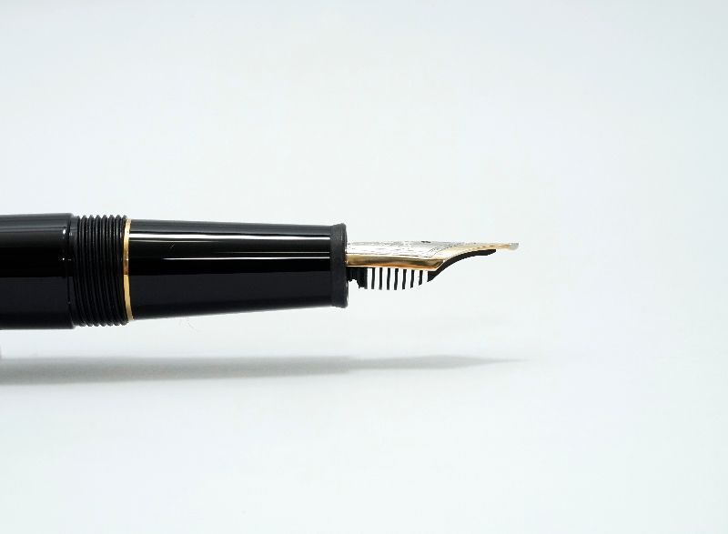 Montblanc_Meisterstuck_145_Classic_Black_Resin_7.jpg