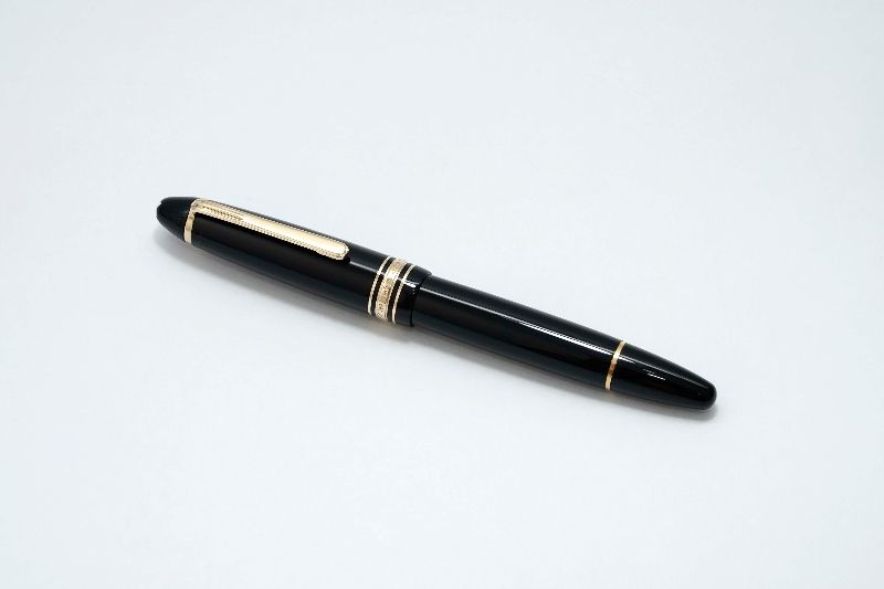 Montblanc_Meisterstuck_146_Classic_Black_Resin_10.jpg