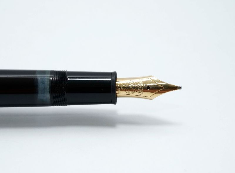 Montblanc_Meisterstuck_146_Classic_Black_Resin_4.jpg