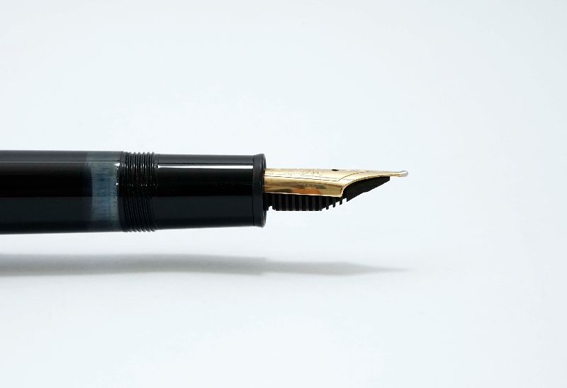 Montblanc_Meisterstuck_146_Classic_Black_Resin_5.jpg