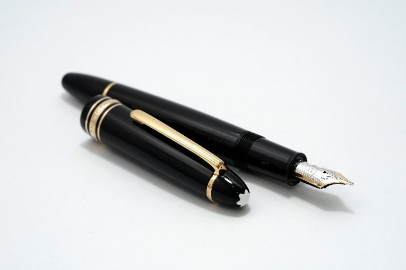 Montblanc_Meisterstuck_146_Legrand_Black_Resin_Yellow_Gold_Trim_2.jpg