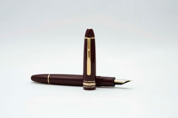 Montblanc_Meisterstuck_146_Legrand_Bordeaux_2.jpg