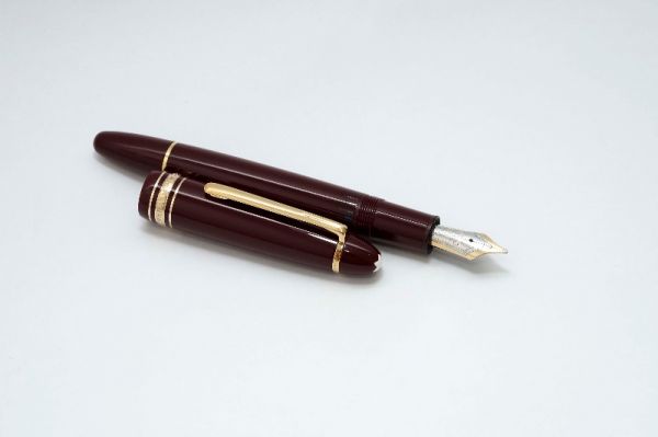 Montblanc_Meisterstuck_146_Legrand_Bordeaux_3.jpg