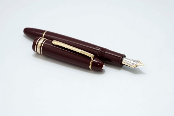 Montblanc_Meisterstuck_146_Legrand_Bordeaux_4.jpg